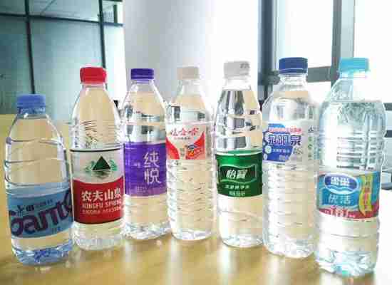 同样是瓶装饮用水，为什么价格却相差悬殊?