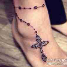 女性脚踝十字架脚链纹身图案