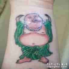 穿绿衣服的弥勒佛纹身图案