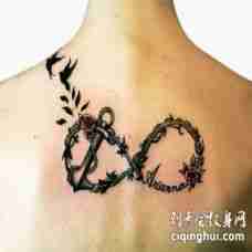 玫瑰船锚和藤蔓无限符号背部纹身图案