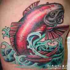 惊人的日本锦鲤彩色纹身图案