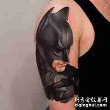 手臂非常酷的3D蝙蝠侠纹身图案
