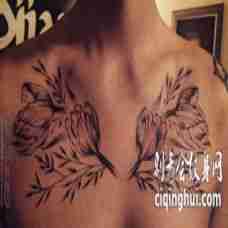 男生肩部黑色点刺技巧植物素材花朵纹身图片