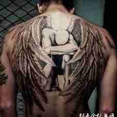 天使纹身男 翅膀图片 男生背部漂亮的天使翅膀纹身图案