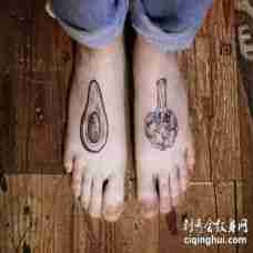 两个脚背牛油果和花椰菜纹身图片