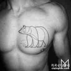 男士胸部线条北极熊黑白纹身图案
