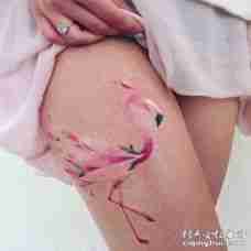 性感美大腿粉红色创意火烈鸟纹身图案