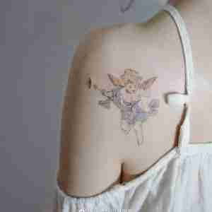后背肩胛小清新精致小天使纹身图案