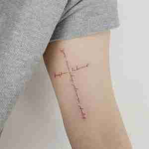 手臂小清新英文十字架纹身图案