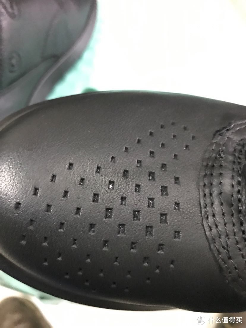 鞋子 篇三：Ecco 亚马逊海外购黑色低帮女款皮鞋开箱简单评测