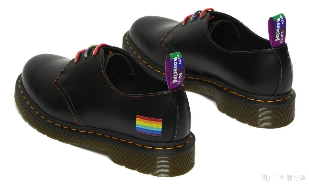 Dr.Martens推出彩虹鞋款 宣布对LGBT群体的支持