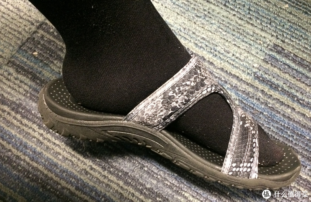 #本站首晒#第一双上百的拖鞋 — Skechers 斯凯奇 Women's Reggae T Strap Sandal