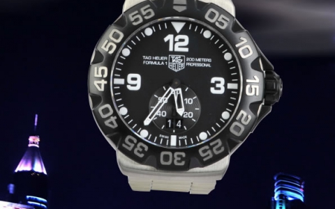 时尚黑色 品鉴豪雅一级方程式44毫米系列腕表