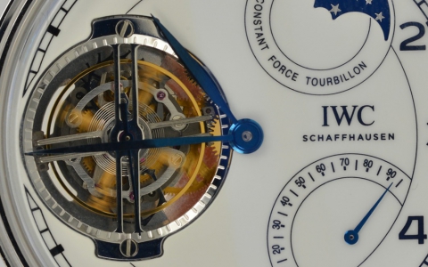 精湛技艺的巅峰之作IWC万国表葡萄牙系列恒定动力陀飞轮腕表