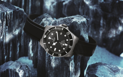优良质量与卓越性能的传统 领潜型 (Pelagos)首批品牌配备自行研制机芯腕表