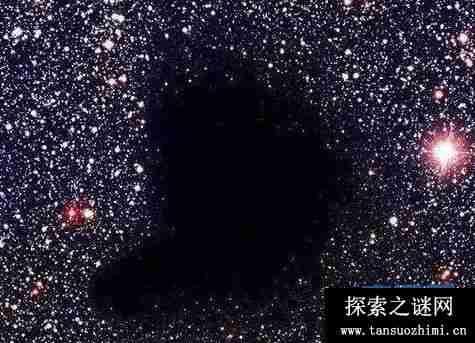 科学家发现最大的宇宙空洞，比黑洞更加黑暗幽邃，网友：像是魔域